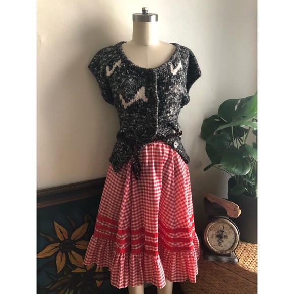 Vintage-Red and White Checkered-Gingham-Skirt - Picture 4 of 8